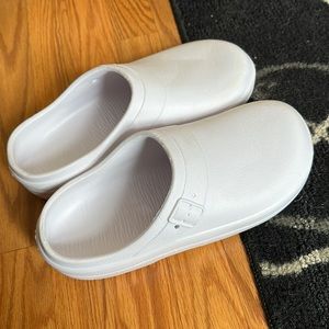 White nurse shoes clogs